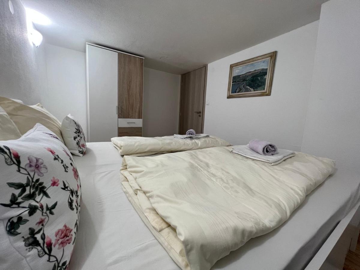 Apartment Katalin Kornić Kültér fotó