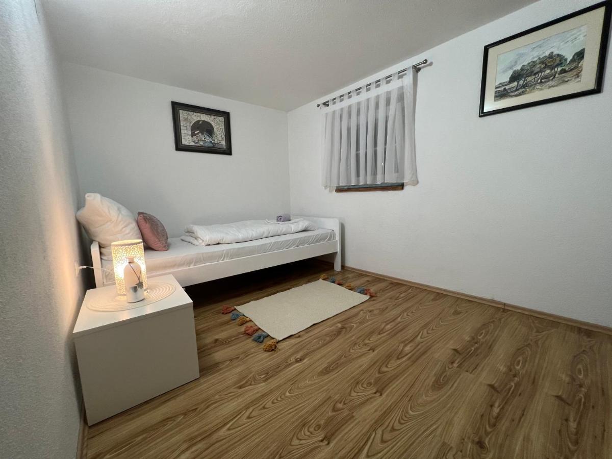 Apartment Katalin Kornić Kültér fotó