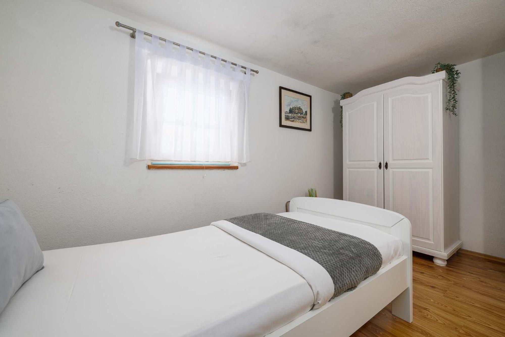Apartment Katalin Kornić Kültér fotó